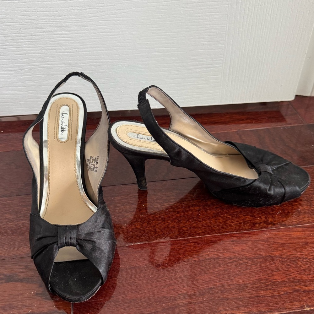 Sam & Libby black bow open toed heels